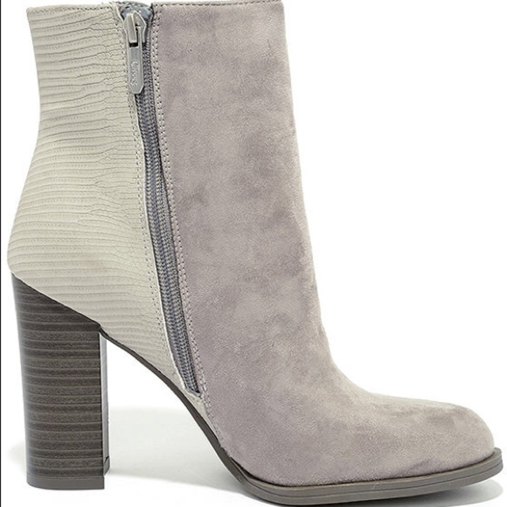 🍾🍾SOLD🍾🍾 Rollins Grey Frost Suede Booties - Picture 1 of 8